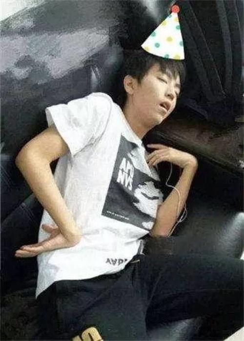 王俊凯的搞笑图片,萌态百出，笑料连连