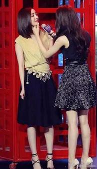 穿高跟鞋摔倒的明星